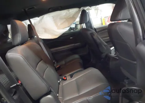 2021 Honda Passport Awd Elite z USA, uszkodzony, nr VIN 5FNYF8H05MB015573